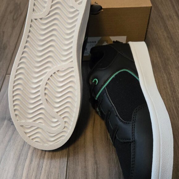 New Ripzone Slip-On Kids/Youth Shoes - Size 5 - Picture 3 of 5